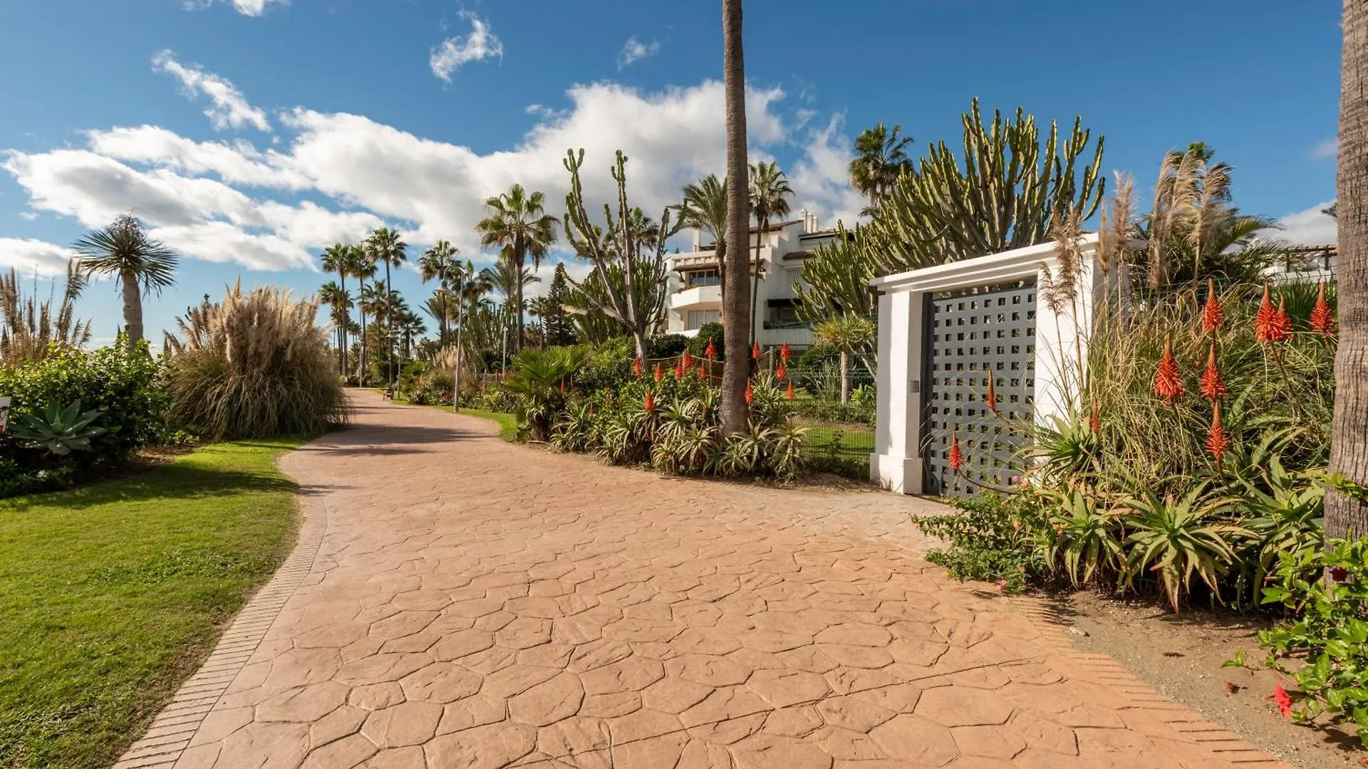 Afrodite Apartment - Frontline Beach Estepona