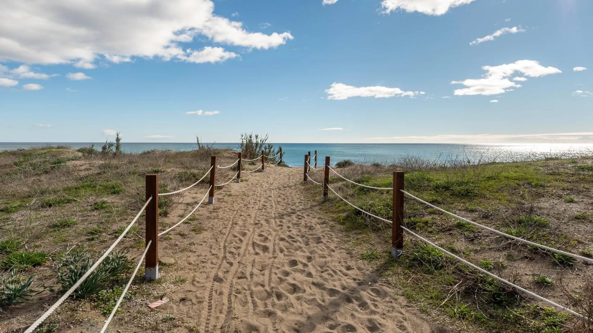 Afrodite Apartment - Frontline Beach Estepona Spain