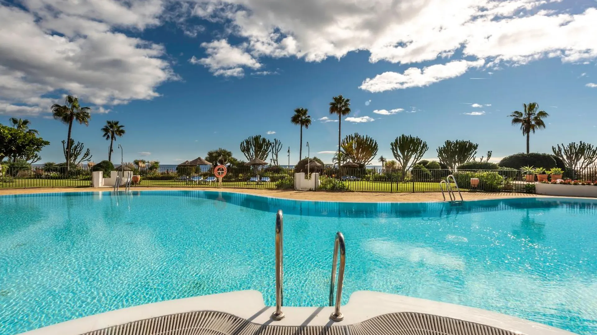 Afrodite Apartment - Frontline Beach Estepona Spain