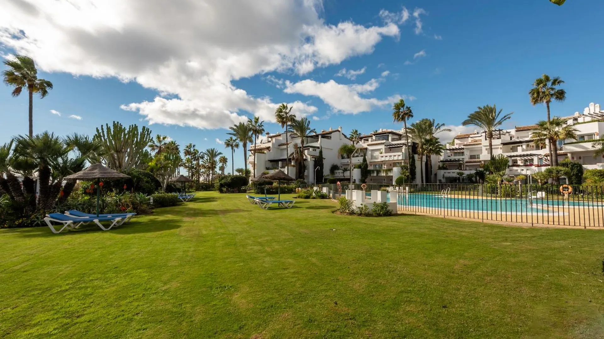 Afrodite Apartment - Frontline Beach Estepona