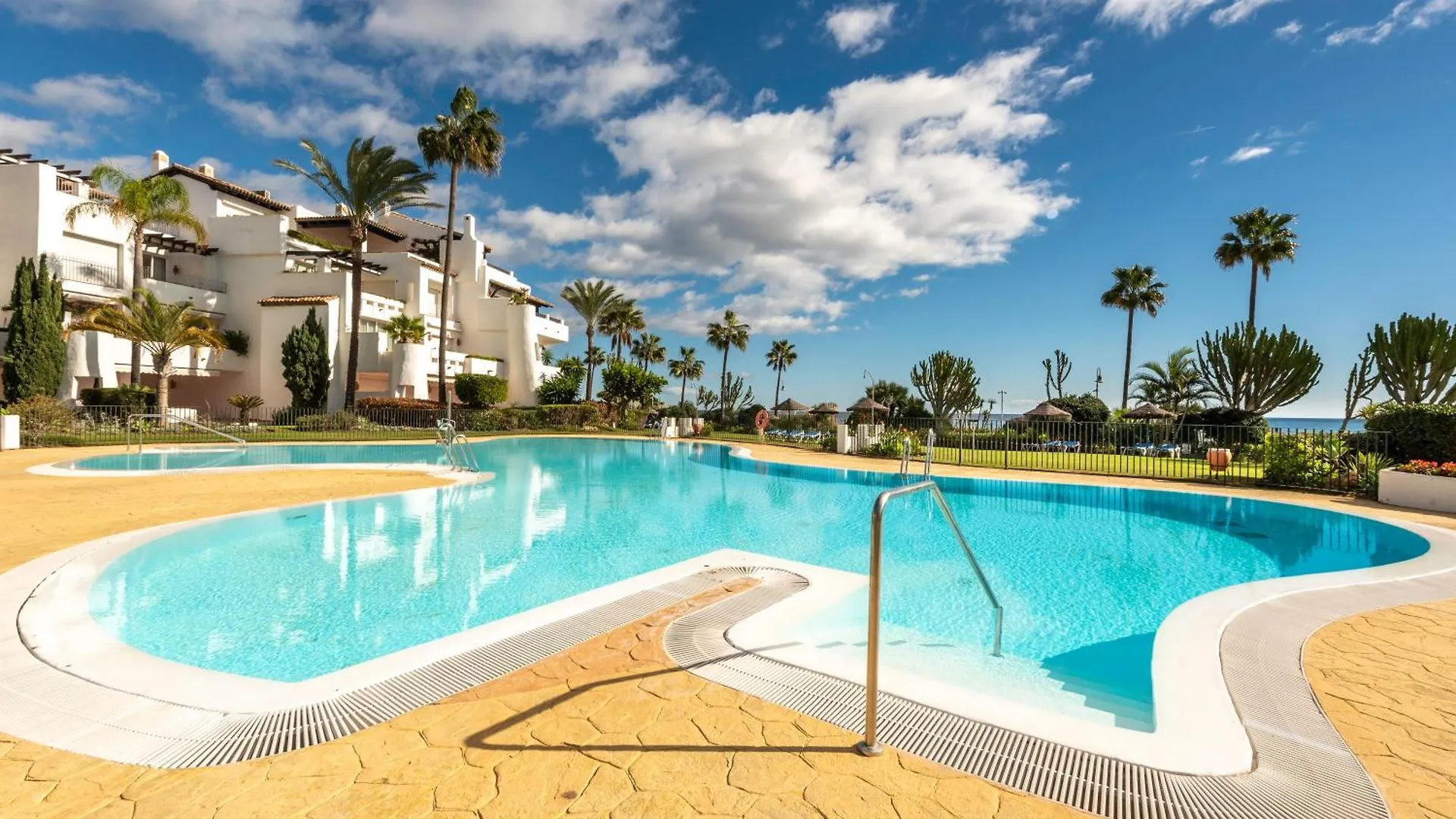 Afrodite Apartment - Frontline Beach Estepona