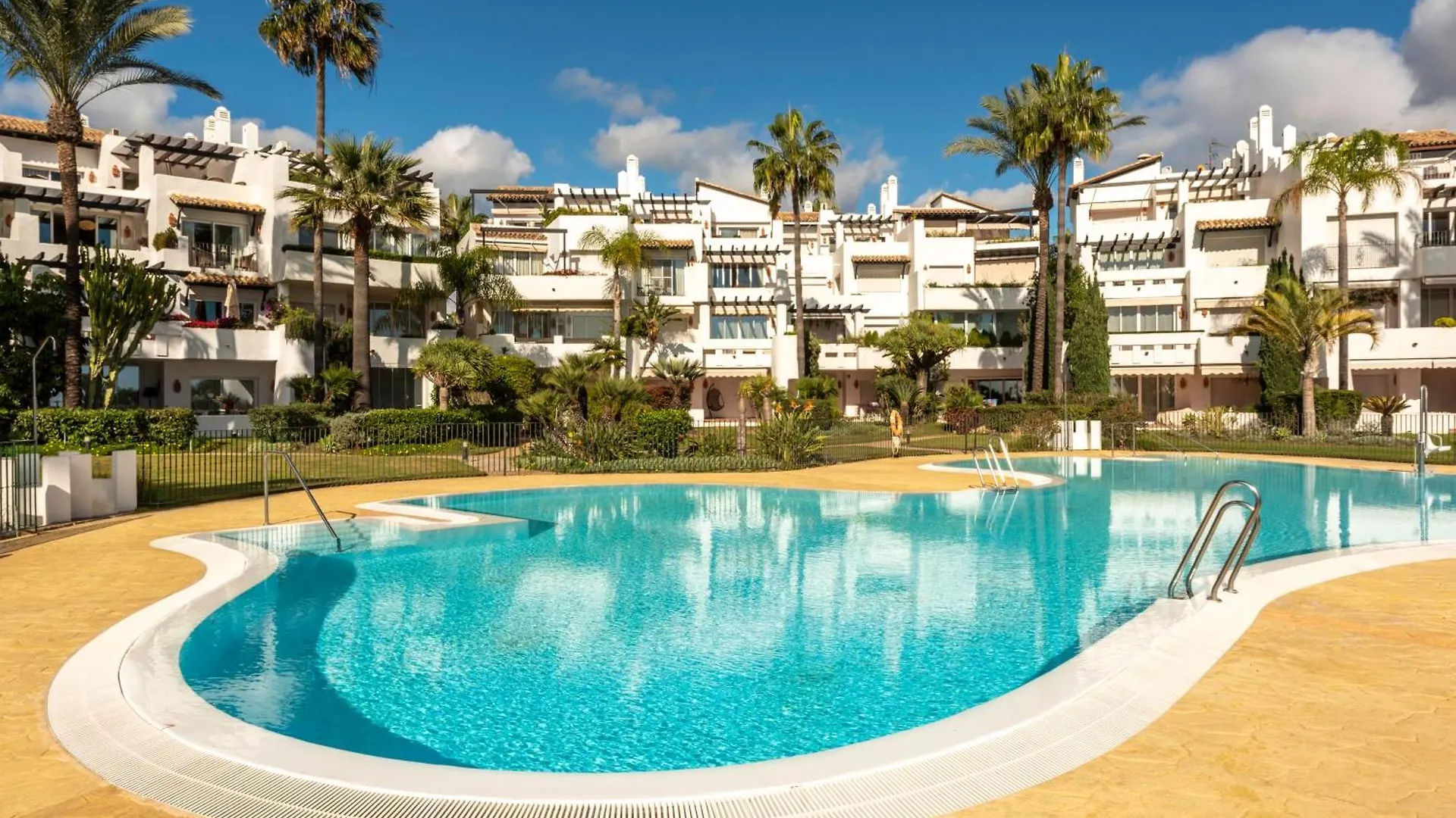 Afrodite Apartment - Frontline Beach Estepona