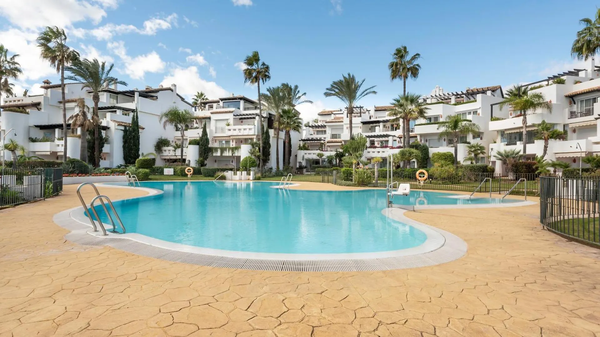 Afrodite Apartment - Frontline Beach Estepona
