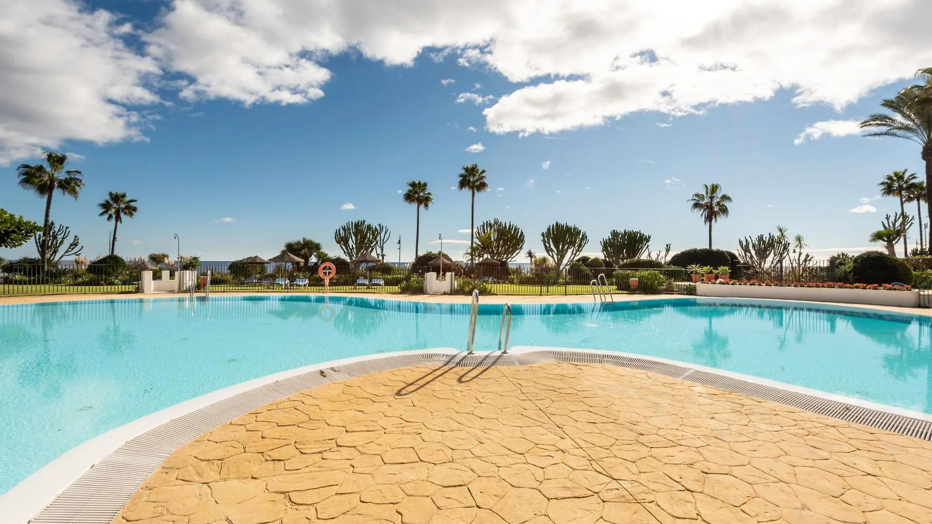 Afrodite Apartment - Frontline Beach Estepona