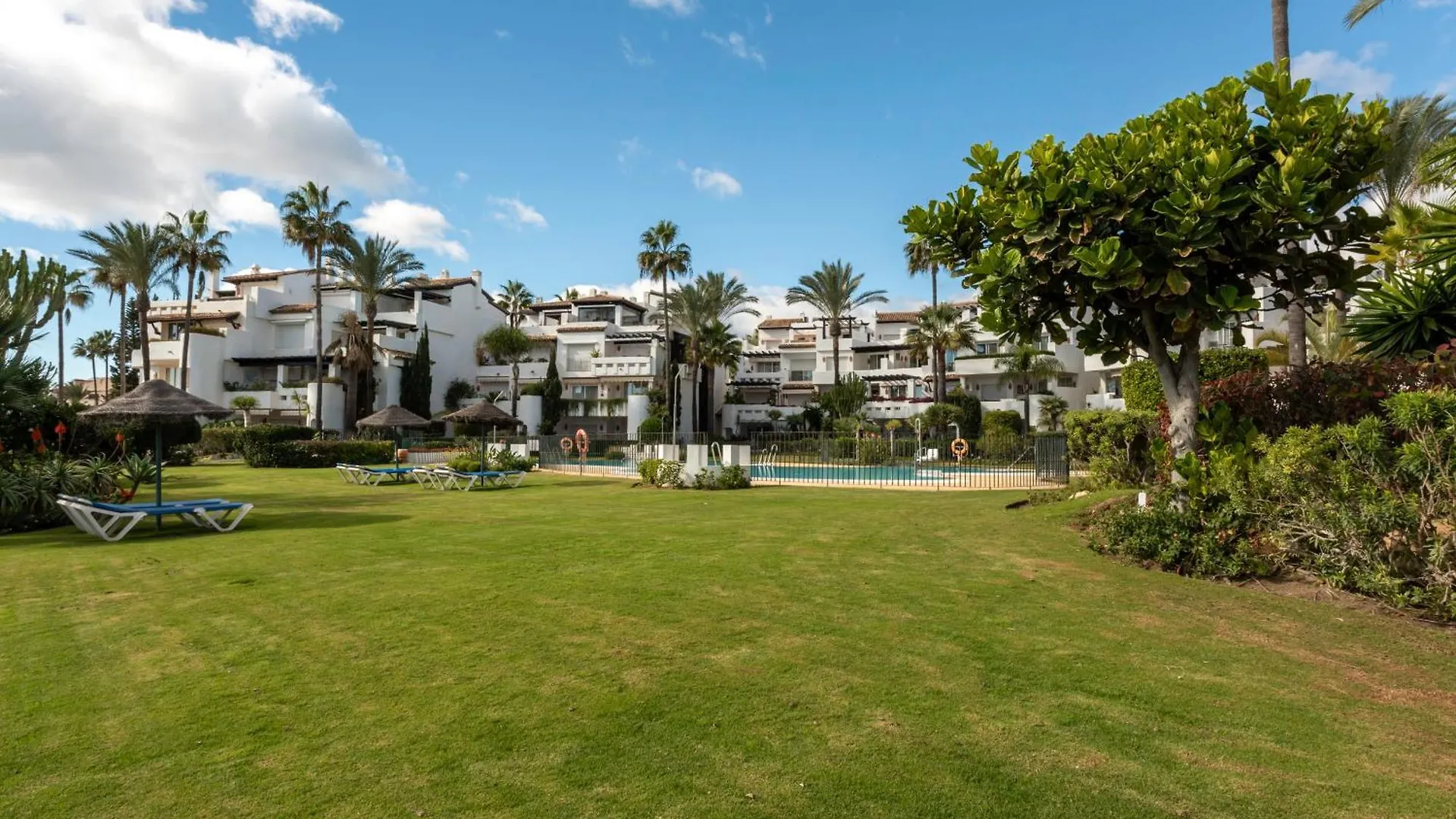 Afrodite Apartment - Frontline Beach Estepona