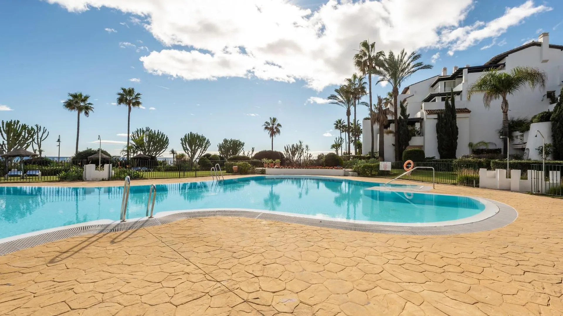Afrodite Apartment - Frontline Beach Estepona