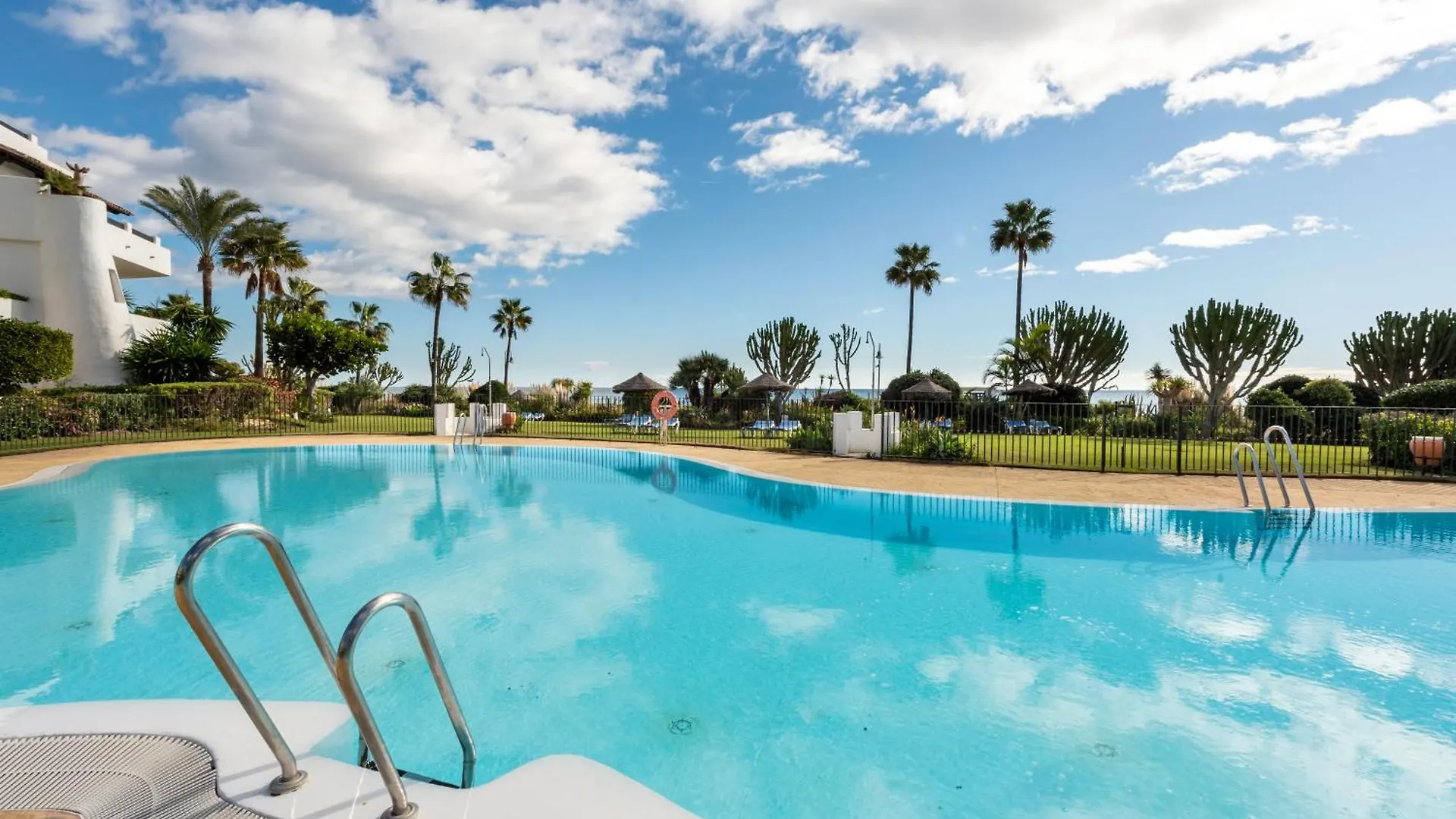 Afrodite Apartment - Frontline Beach Estepona 0*,
