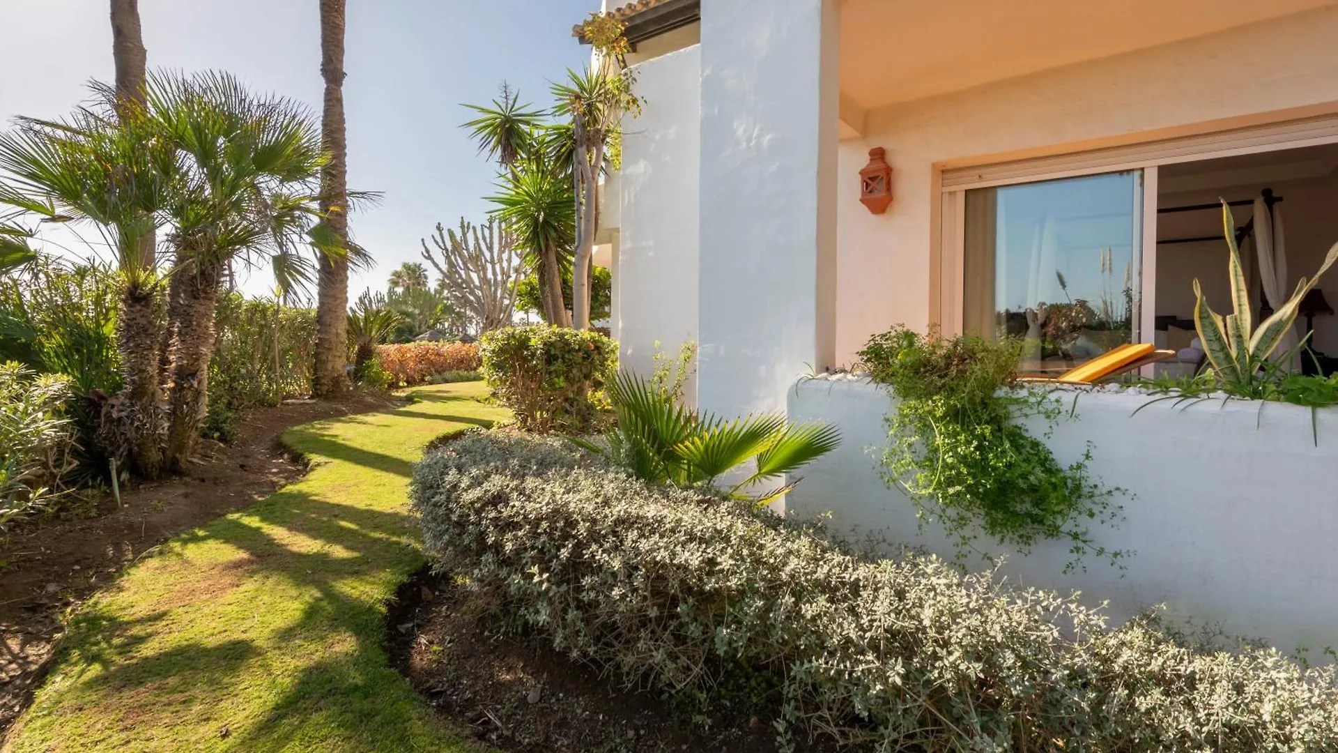 Afrodite Apartment - Frontline Beach Estepona