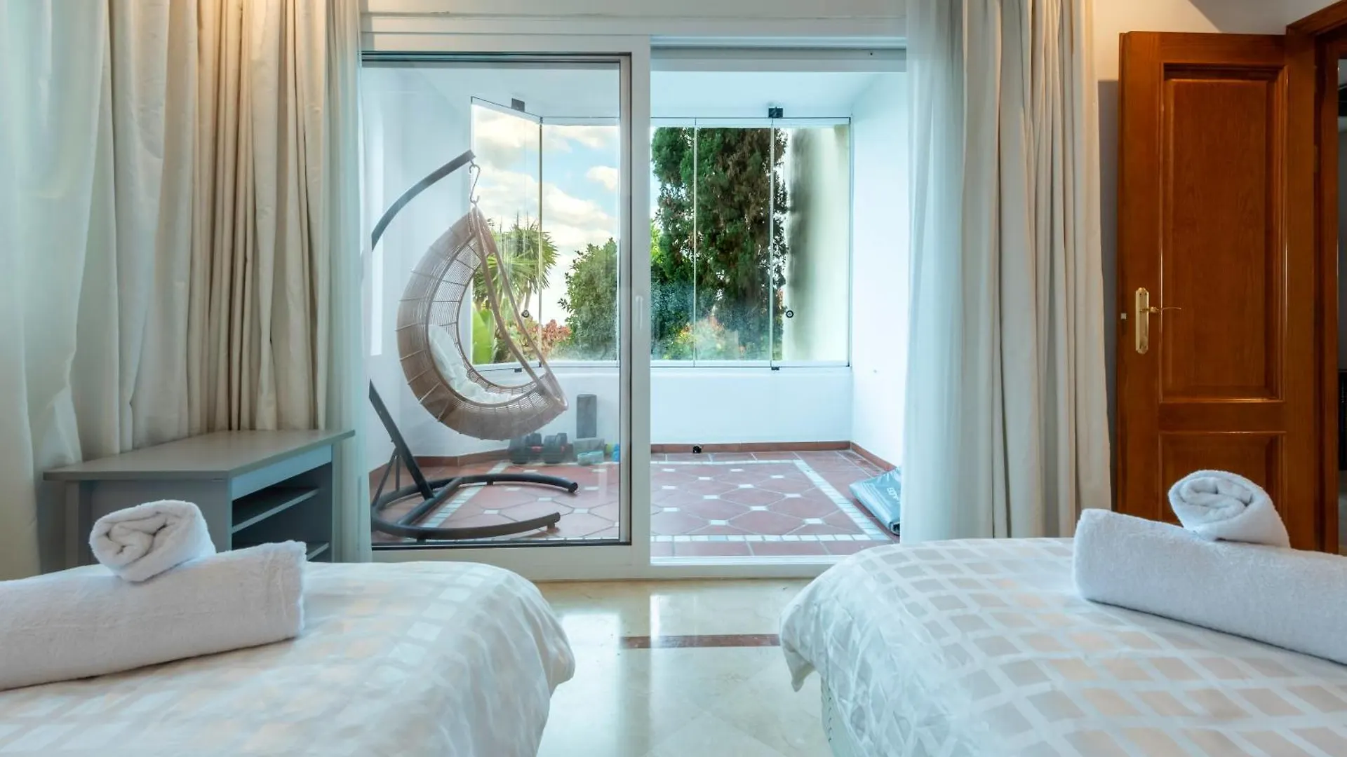 Afrodite Apartment - Frontline Beach Estepona Spain