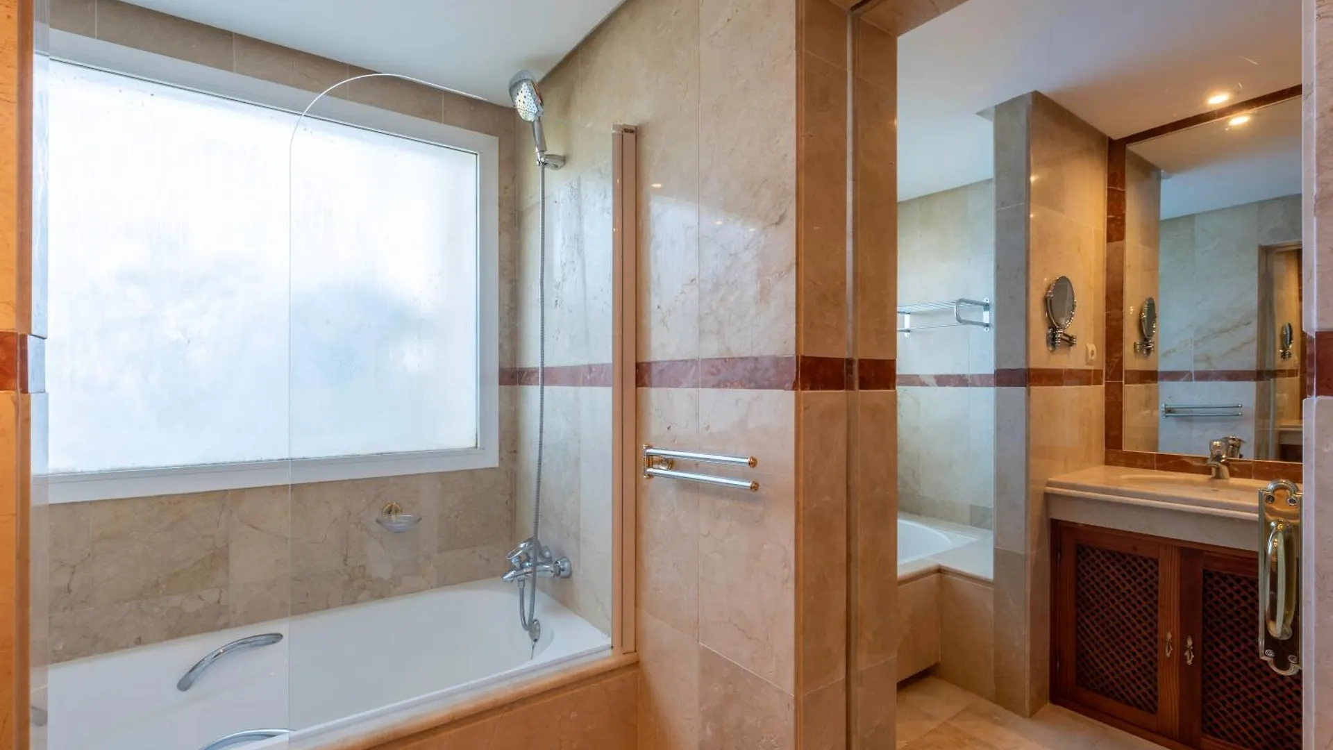 Afrodite Apartment - Frontline Beach Estepona