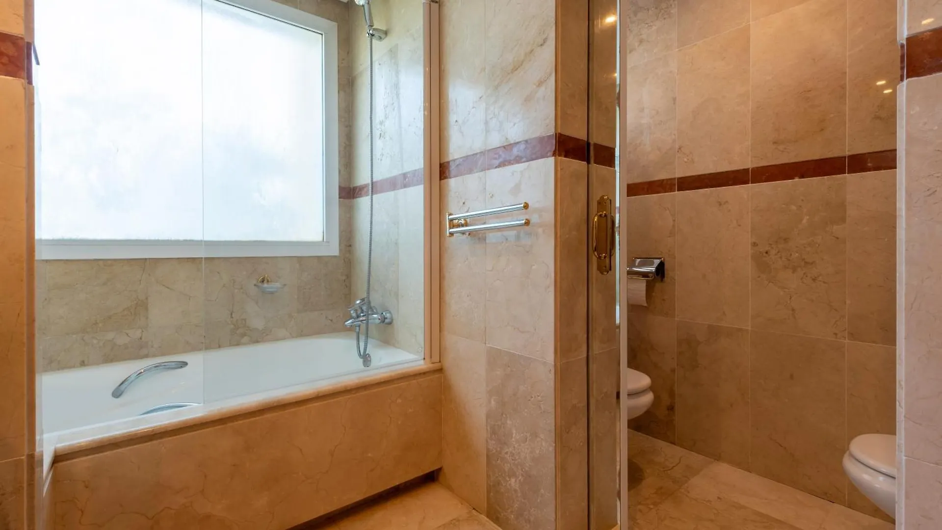 Afrodite Apartment - Frontline Beach Estepona Spain