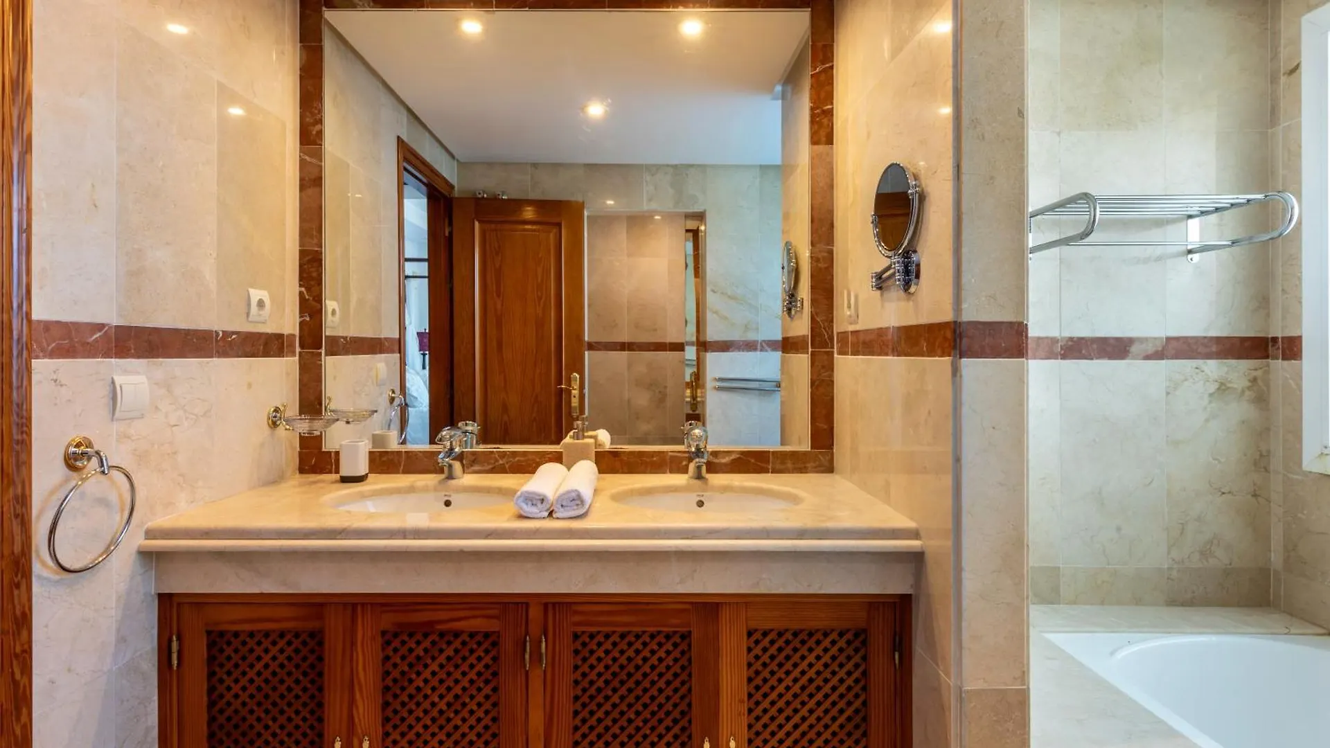 Afrodite Apartment - Frontline Beach Estepona