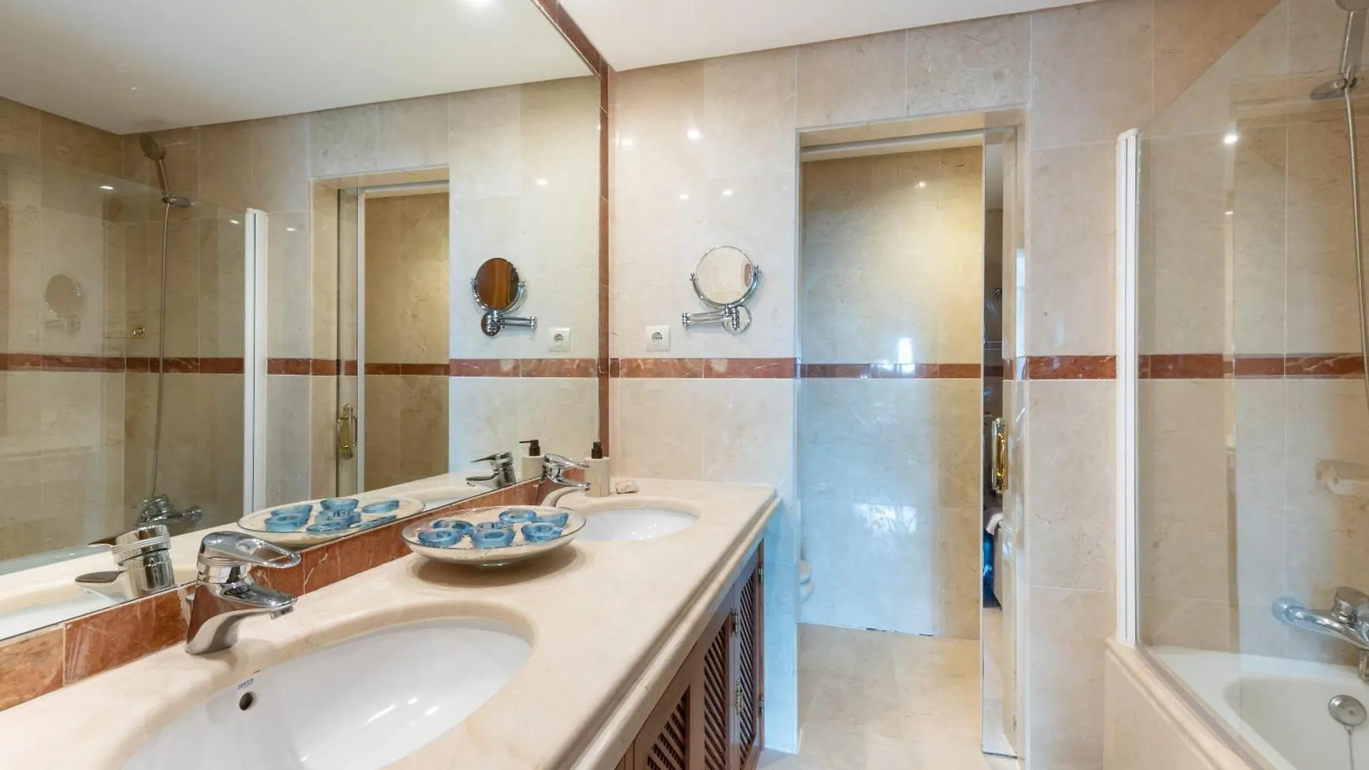 Afrodite Apartment - Frontline Beach Estepona 0*,  Spain