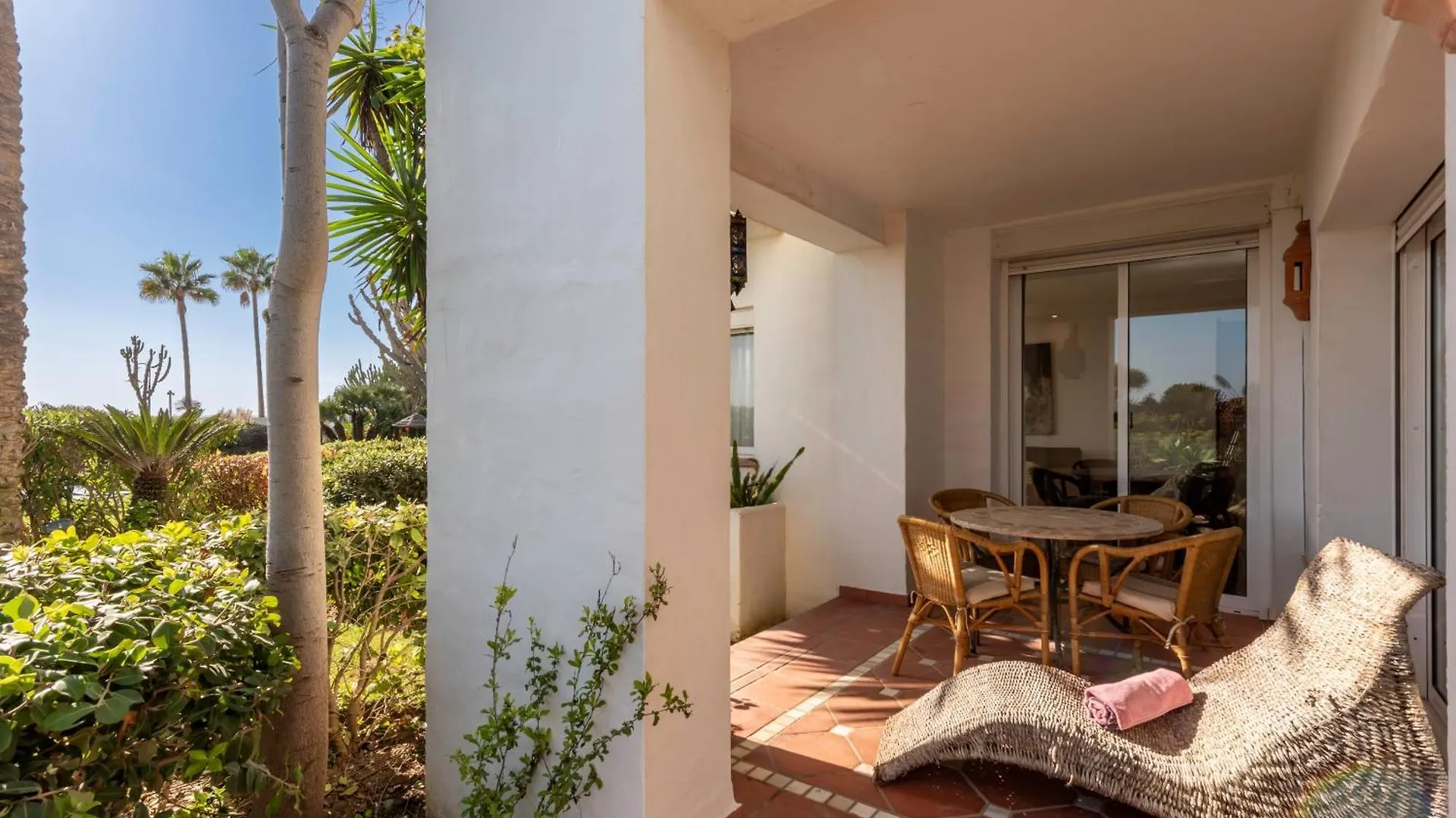 Afrodite Apartment - Frontline Beach Estepona 0*,