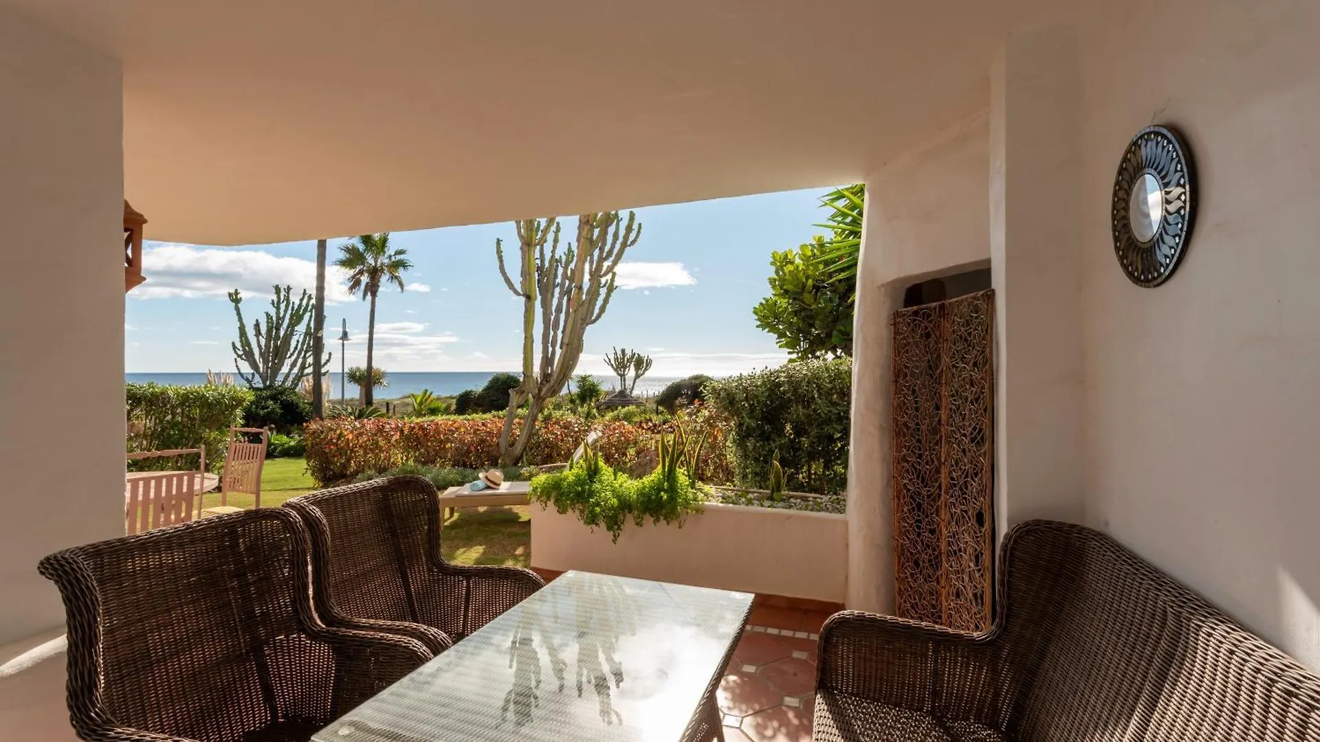 Afrodite Apartment - Frontline Beach Estepona Spain