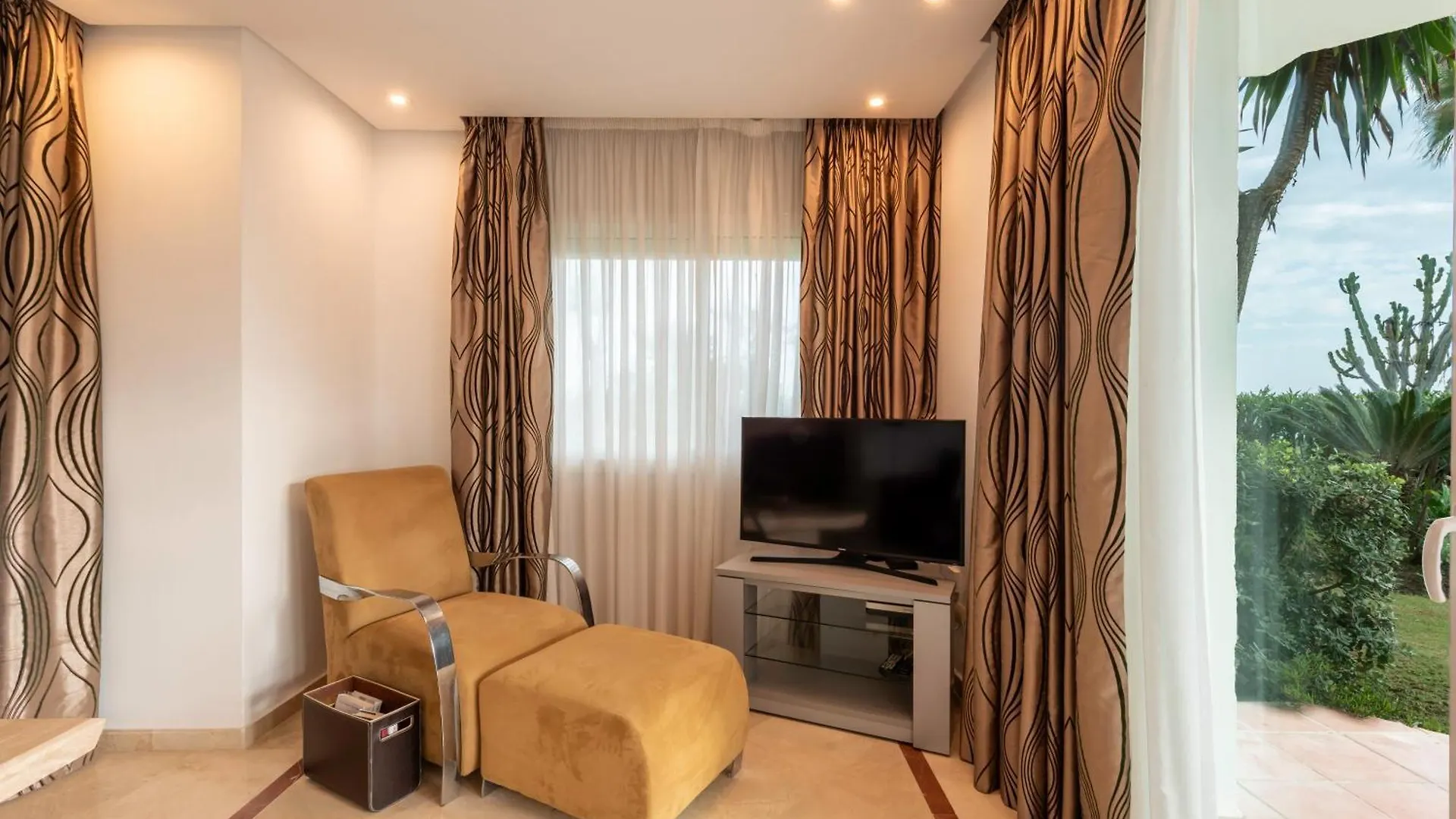 Afrodite Apartment - Frontline Beach Estepona