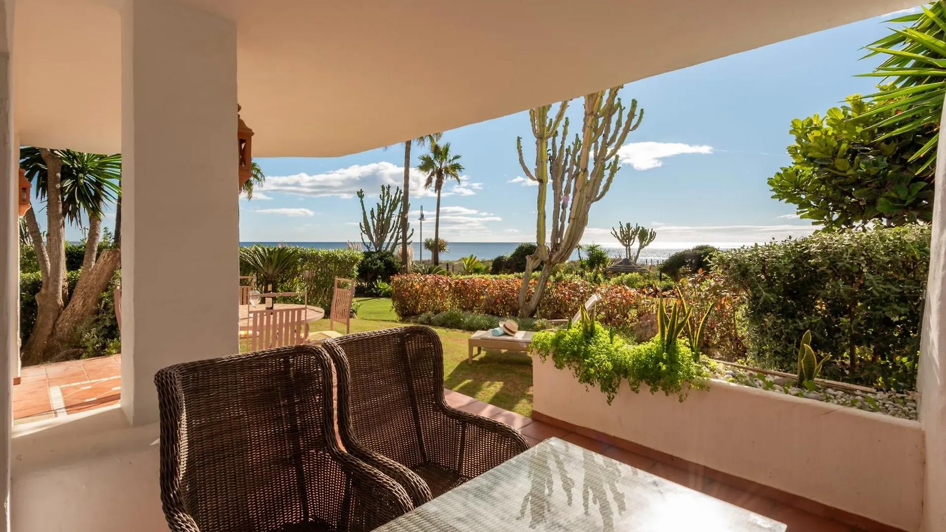 Afrodite Apartment - Frontline Beach Estepona Spain