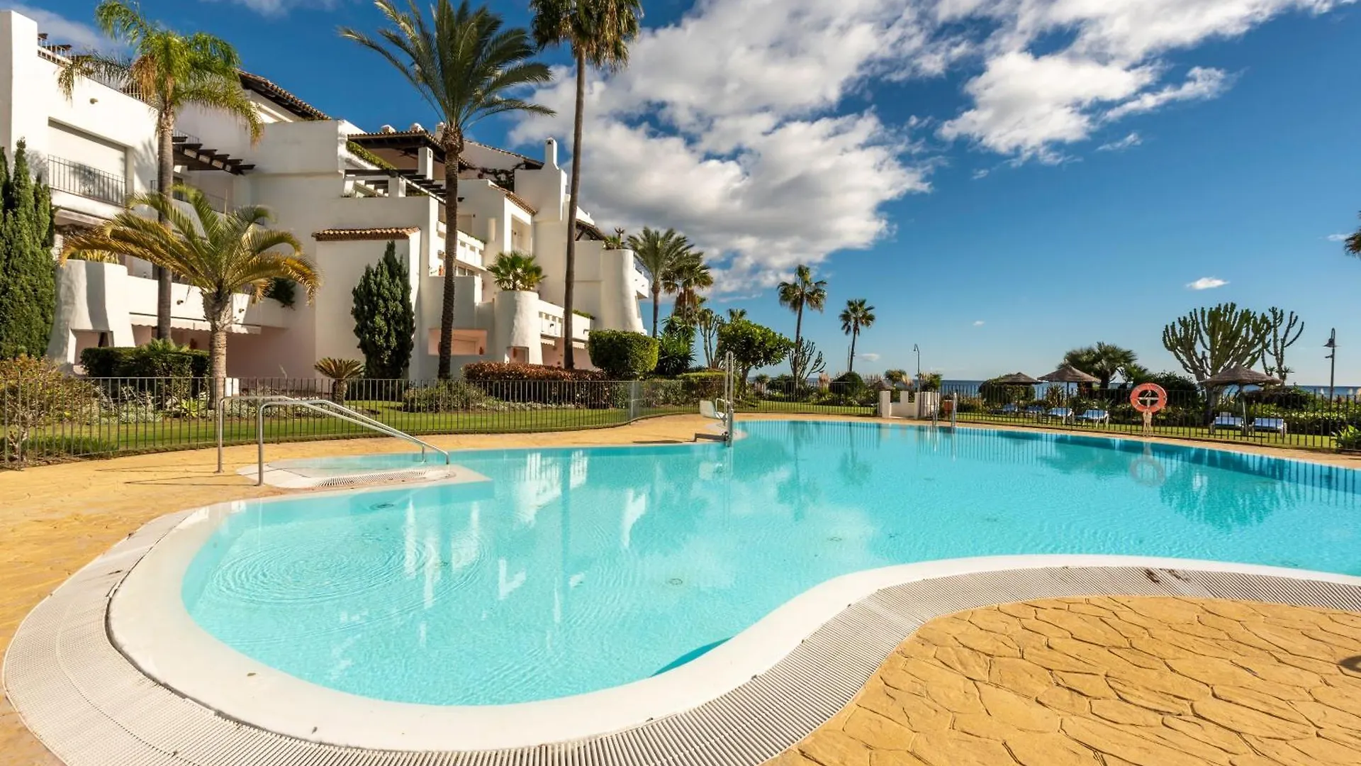 Afrodite Apartment - Frontline Beach Estepona