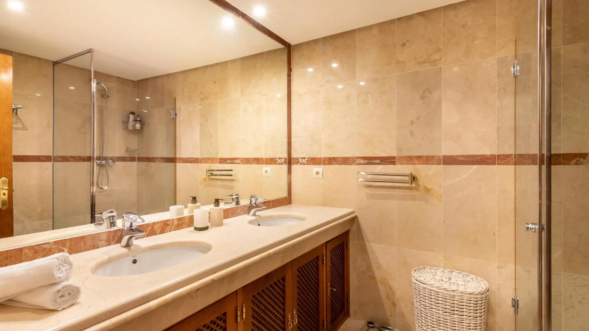 Afrodite Apartment - Frontline Beach Estepona Spain
