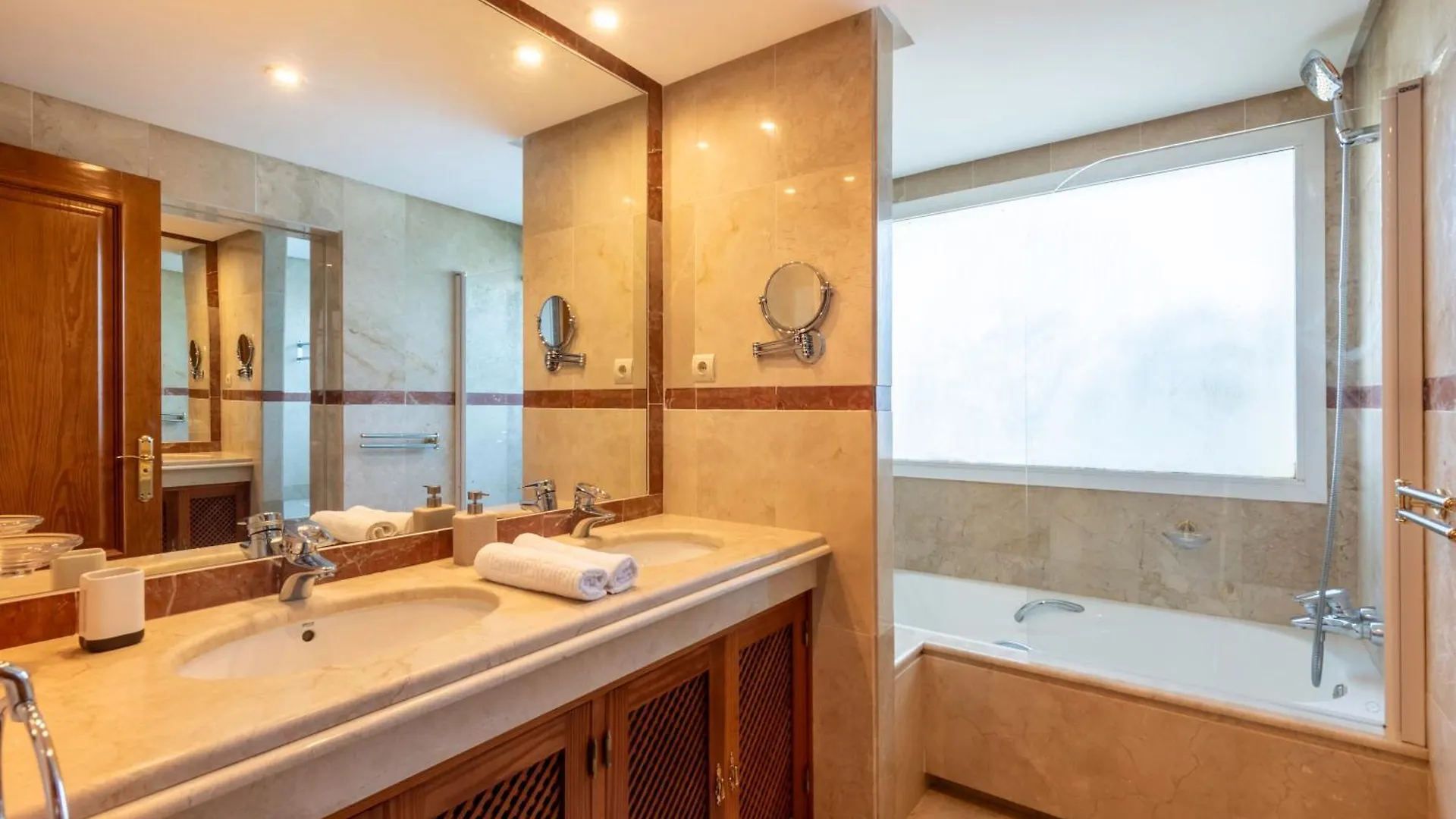 Afrodite Apartment - Frontline Beach Estepona
