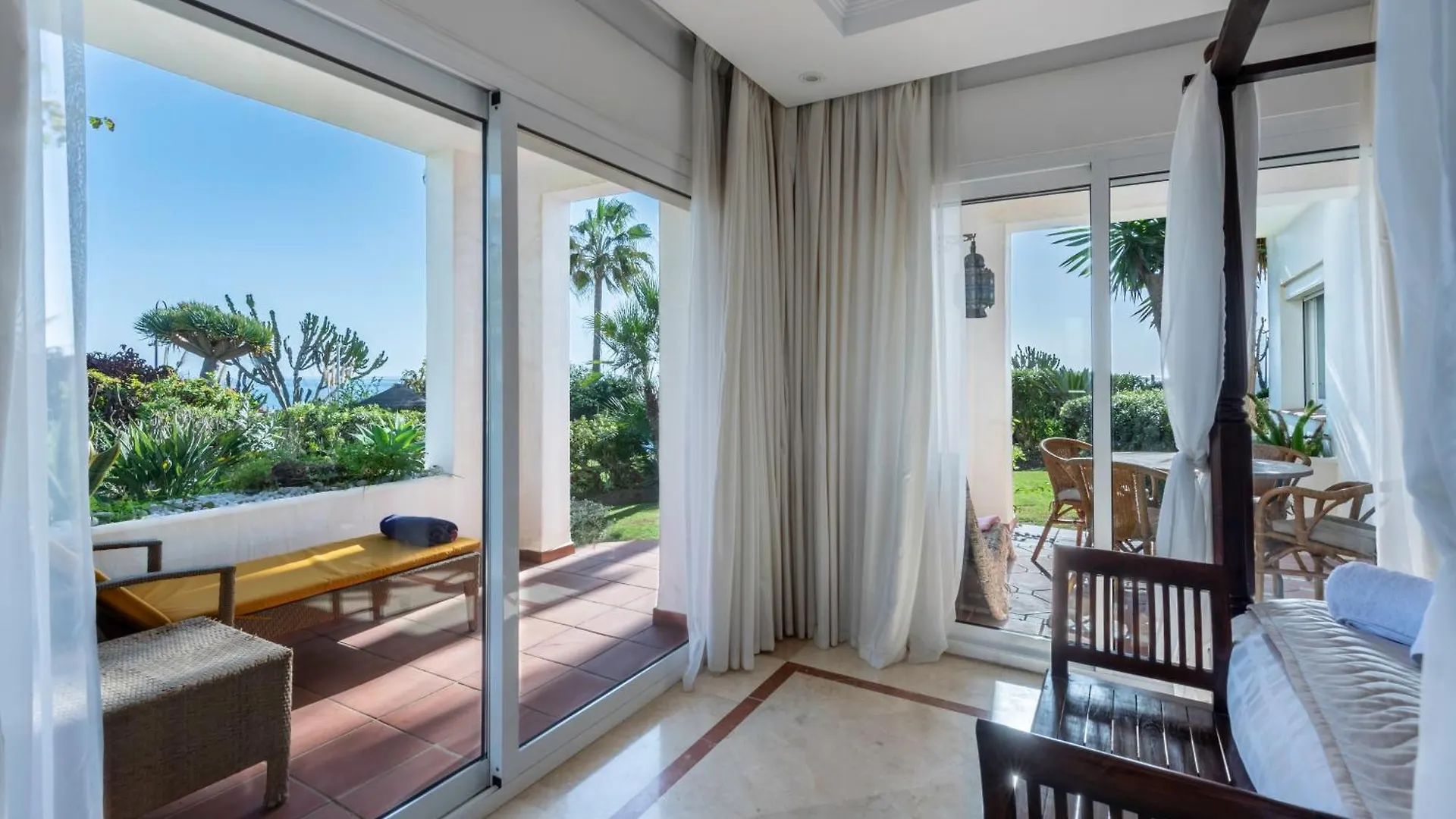 Afrodite Apartment - Frontline Beach Estepona